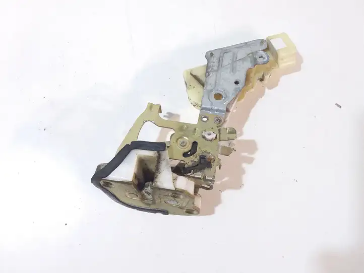 Toyota Yaris Verso (1999 - 2005) 990924 Замок задней двери — фото 2