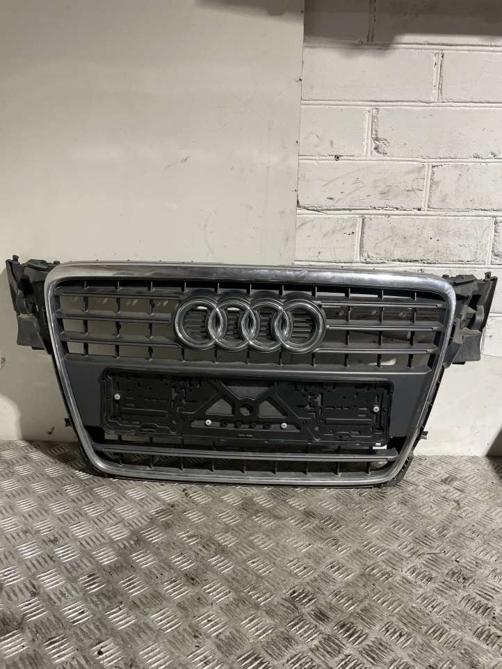 8K0853651 Audi A4 S4 B8 8K Grotelės priekinės