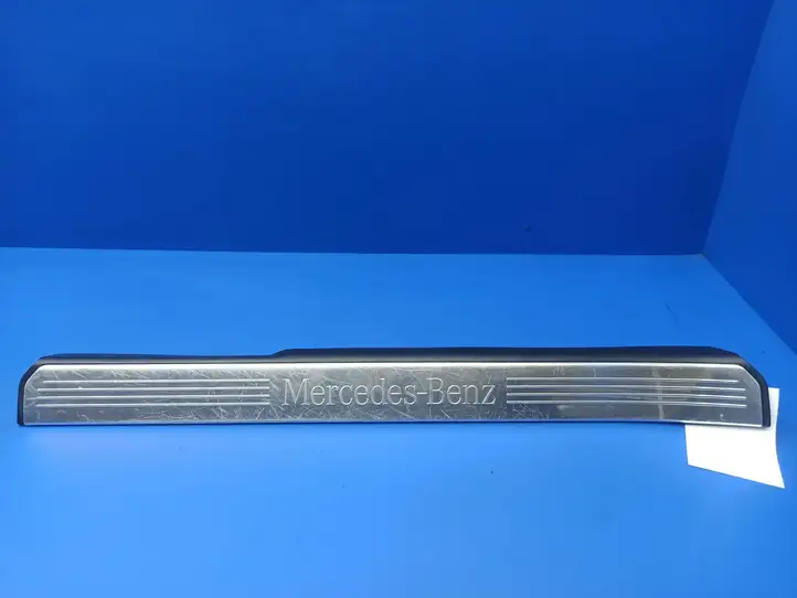 Mercedes-Benz S W221 (2005 - 2013) A2216800135 Внутренняя отделка переднего порога — фото 1
