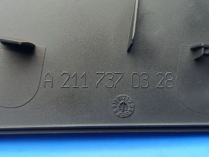 Mercedes-Benz E W211 (2002 - 2009) A2117370328 Прочая отделка задней двери — фото 2