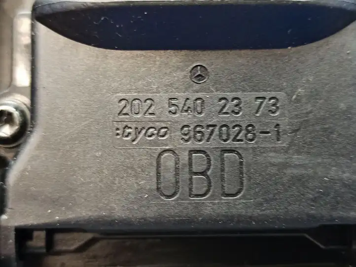 Mercedes-Benz E W211 (2002 - 2009) 2116800939 Нижняя отделка панели приборов — фото 7