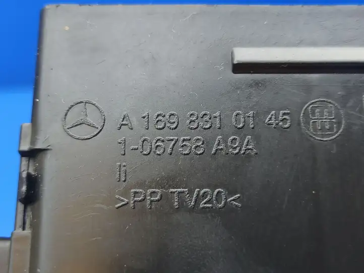 Mercedes-Benz B-class W245 (2005 - 2008) A1698310145 Нижняя отделка панели приборов — фото 5