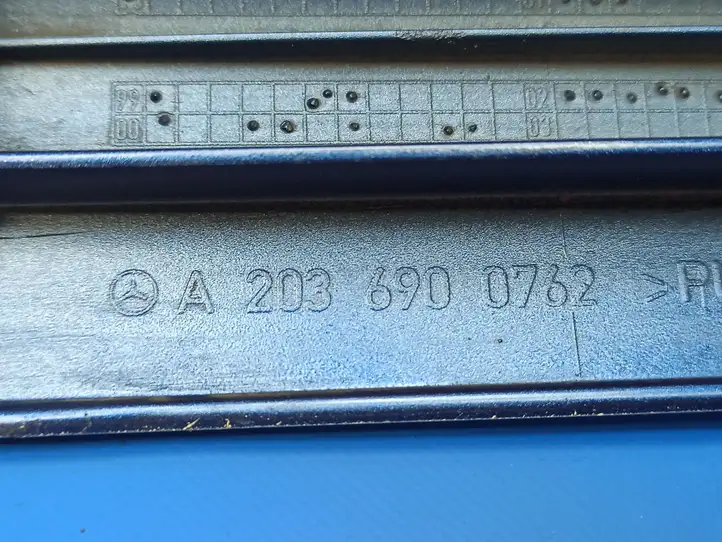 Mercedes-Benz C W203 (2000 - 2007) A2036900762 Молдинг заднего крыла — фото 4