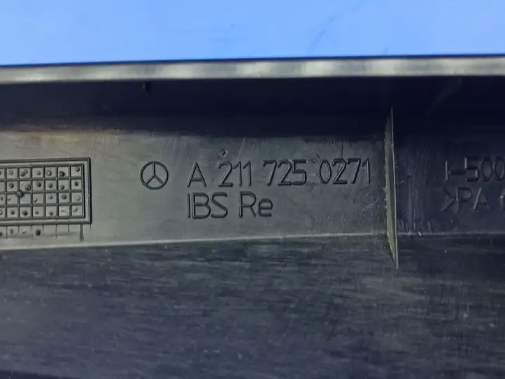 Mercedes-Benz E W211 (2002 - 2009) A2117250271 Накладка стекла передней двери — фото 10