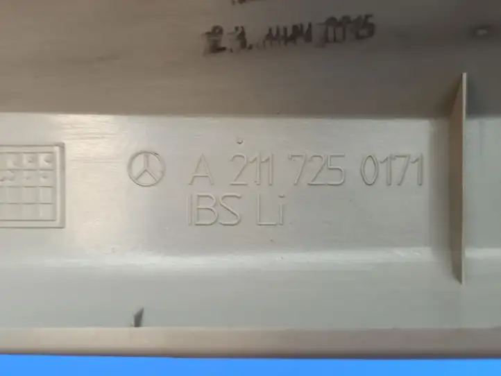 Mercedes-Benz E W211 (2002 - 2009) A2117250171 Накладка стекла передней двери — фото 3