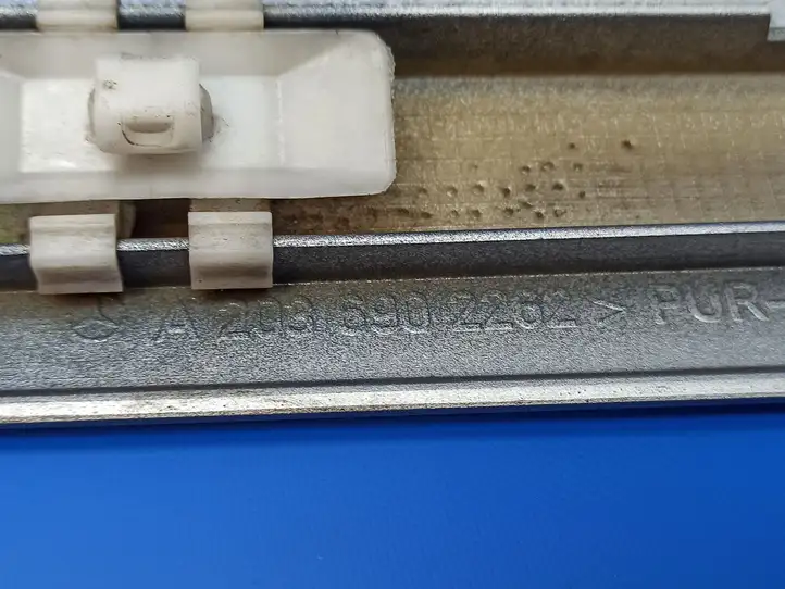 Mercedes-Benz C W203 (2000 - 2007) A2036902262 Молдинг передней двери — фото 10