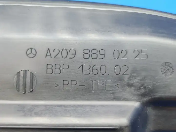 Mercedes-Benz CLK A209,C209 (2002 - 2009) A2098890225 Накладка крыла — фото 10