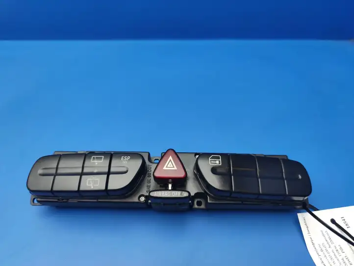 Mercedes-Benz C W203 (2000 - 2007) 2038210551 Другие включатели / ручки/ переключатели — фото 1