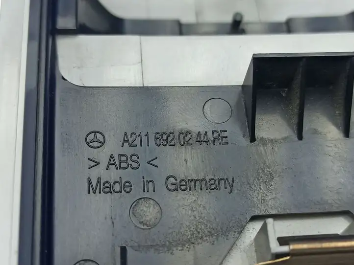 Mercedes-Benz E W211 (2002 - 2009) A2116902630 Верхняя обшивка стойки B — фото 3