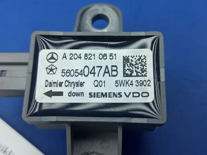 Mercedes-Benz C W204 (2007 - 2014) A2048210651 Датчик удара SRS — фото 2