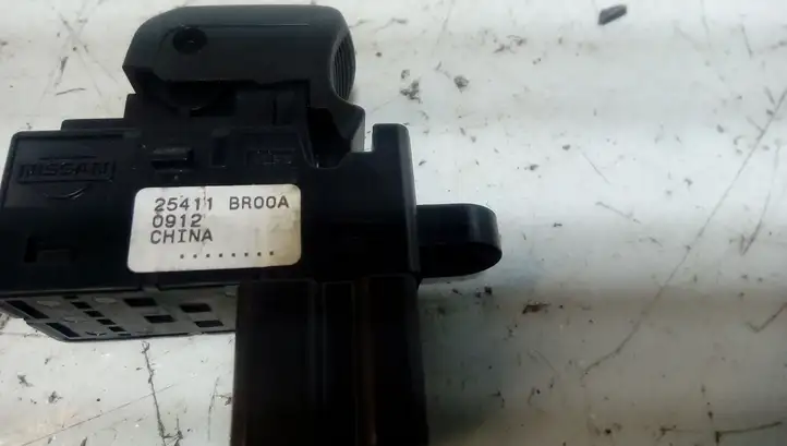 Nissan Qashqai (2010 - 2013) 25411BR00A Кнопка стеклоподъемников — фото 3