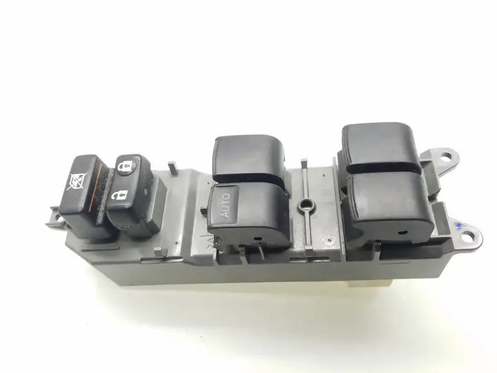 Toyota Auris E180 (2012 - 2018) 192835 Кнопка стеклоподъемников — фото 1