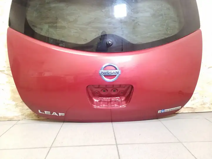 Nissan Leaf I (ZE0) (2010 - 2017) Крышка багажника — фото 2
