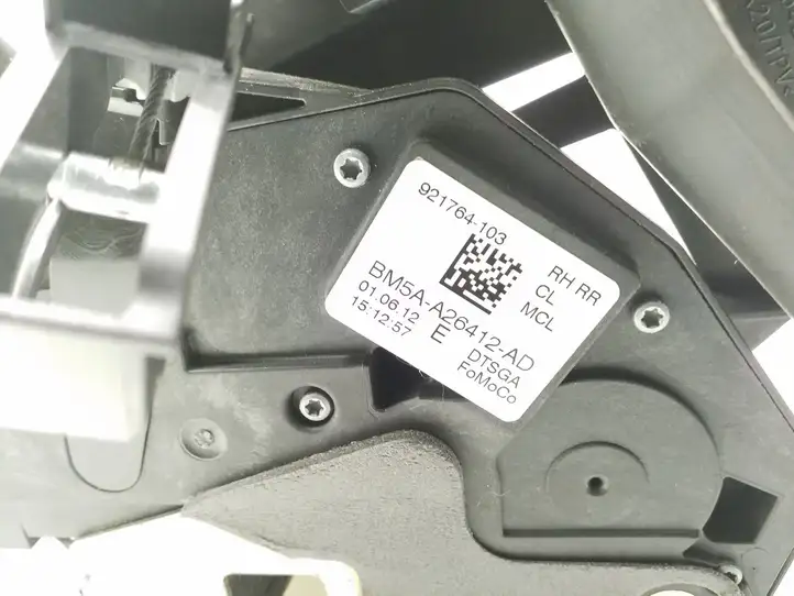 Ford Focus (2011 - 2015)  BM5AA26412AD Замок задней двери