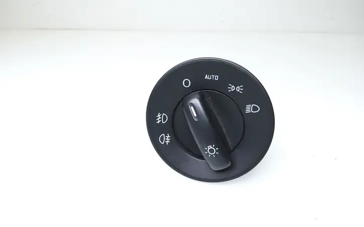 Skoda Octavia Mk2 (1Z) (2004 - 2013) 1Z0941431J Включатель фонарей — фото 1