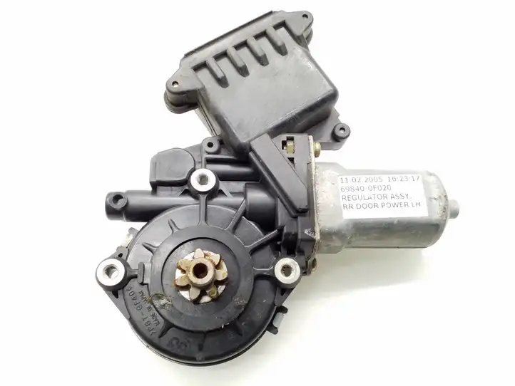 Toyota Corolla Verso E121 (2004 - 2007) 698400F020 Стеклоподъемник задней двери — фото 1