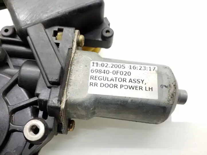 Toyota Corolla Verso E121 (2004 - 2007) 698400F020 Стеклоподъемник задней двери — фото 3