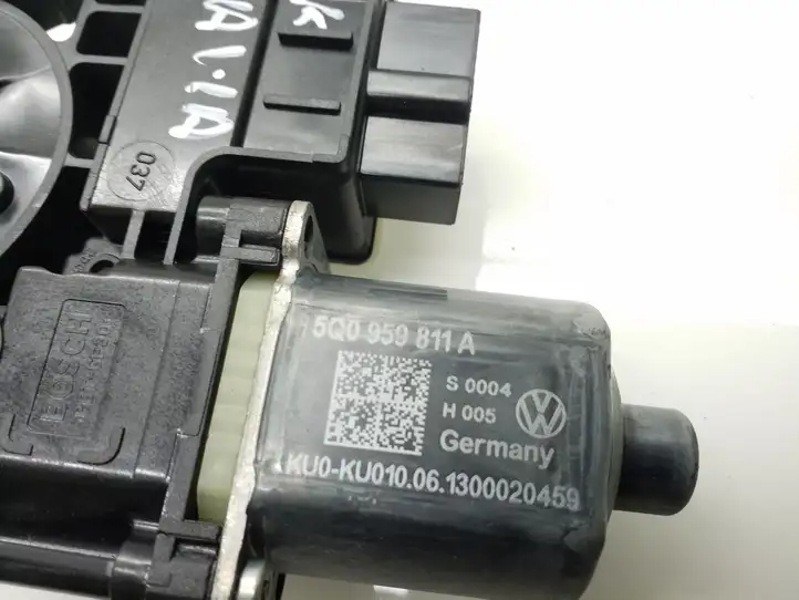 Skoda Octavia Mk3 (5E) (2013 - 2019) 5Q0959811A Стеклоподъемник задней двери — фото 4