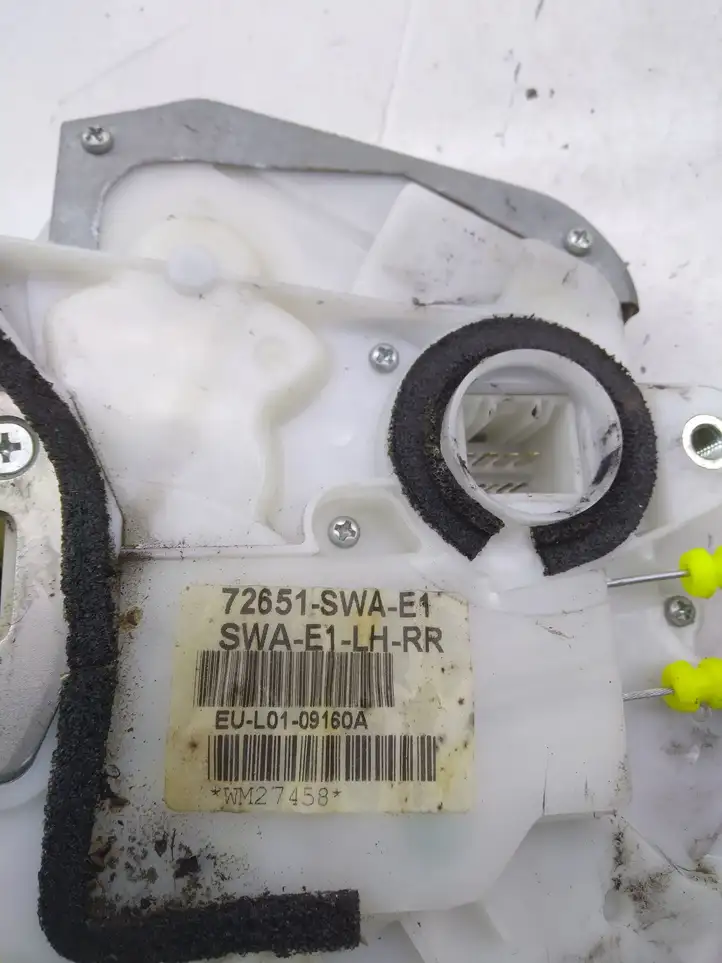 Honda CR-V (2006 - 2009) 72651SWAE1 Замок задней двери — фото 3