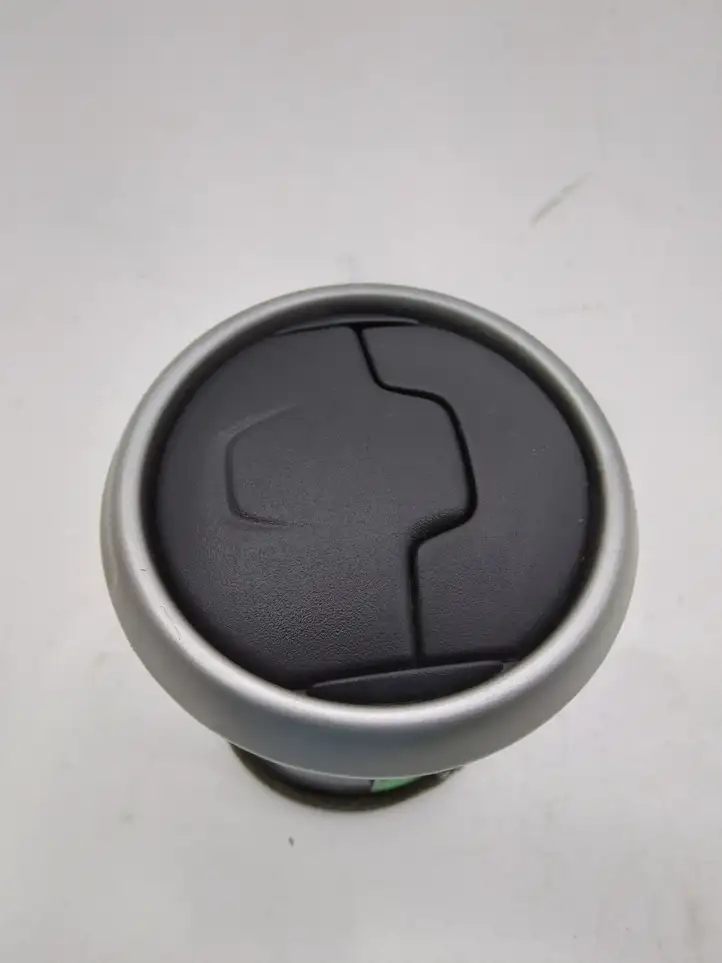 Nissan Qashqai (2006 - 2010) 68760JD10A Боковой воздушный дефлектор — фото 1