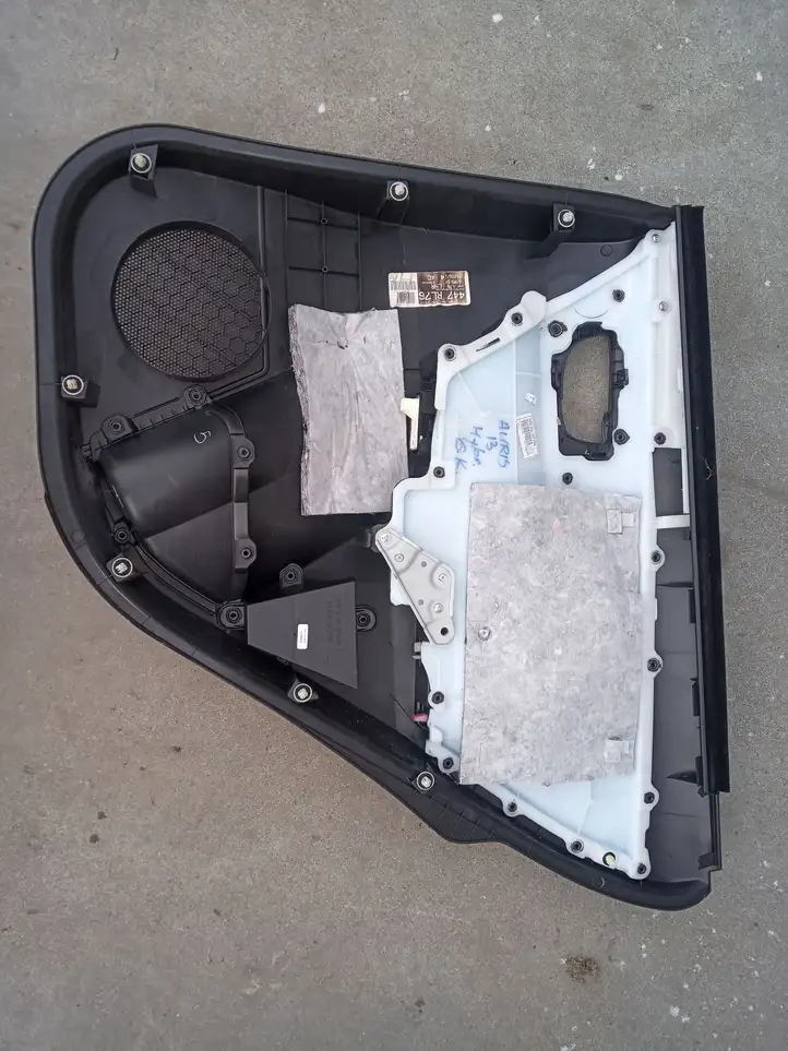 Toyota Auris E180 (2012 - 2018) Обшивка задней двери — фото 3