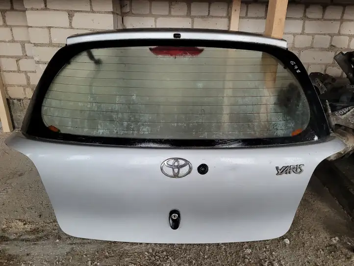 Toyota Yaris (1999 - 2003) Крышка багажника — фото 1
