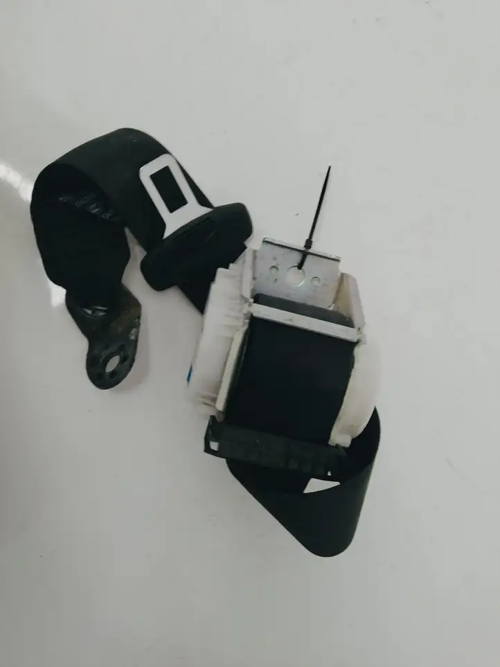 Skoda Fabia Mk2 (5J) (2007 - 2014) 33005876D Задний ремень безопасности — фото 1