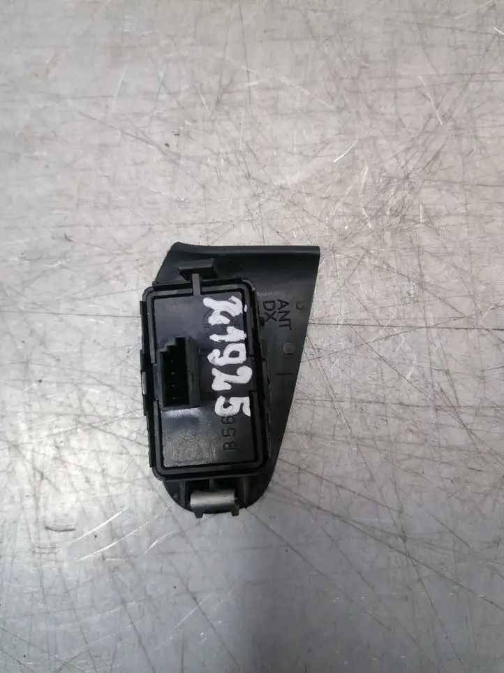 Fiat Stilo (2001 - 2010) B569 Кнопка стеклоподъемников — фото 2