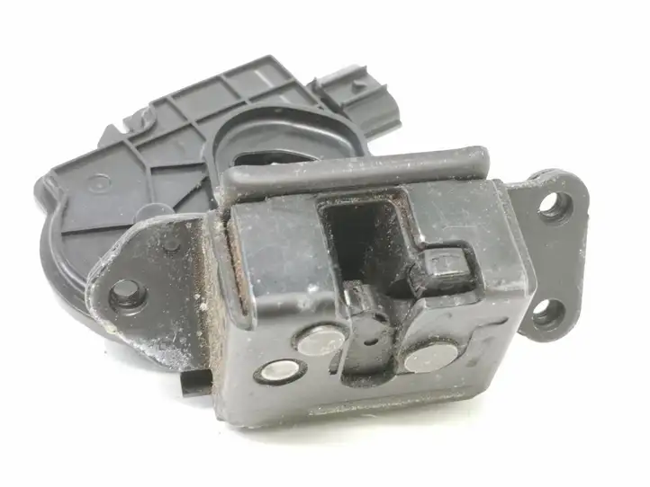 Toyota Auris 150 (2006 - 2012) 104N66D12 Замок крышки багажника — фото 5