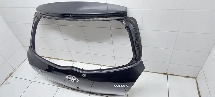 Toyota Yaris (2005 - 2009) Крышка багажника — фото 2