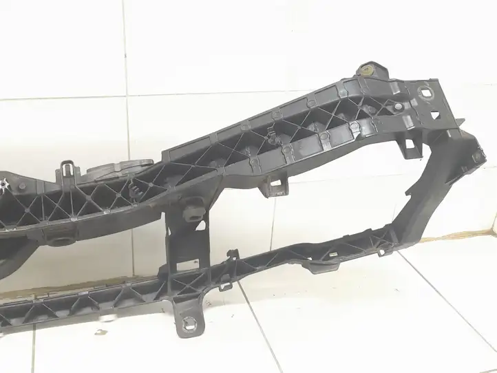 Ford Focus (2011 - 2015) 8M519F721AA Верхняя панель радиатора — фото 8