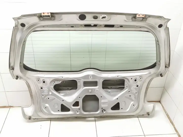 Toyota Auris 150 (2006 - 2012) Крышка багажника — фото 10