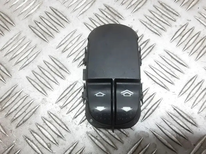 Ford Focus (1998 - 2004) 98A614529AC Кнопка стеклоподъемников — фото 1