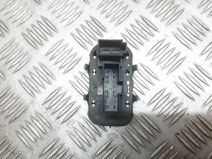 Ford Focus (1998 - 2004) 98A614529AC Кнопка стеклоподъемников — фото 2