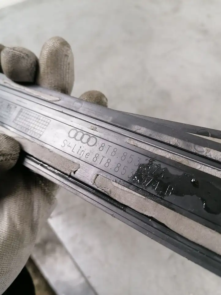 Audi A5 8T 8F (2007 - 2011) 8T8853376B Наружная отделка переднего порога — фото 3
