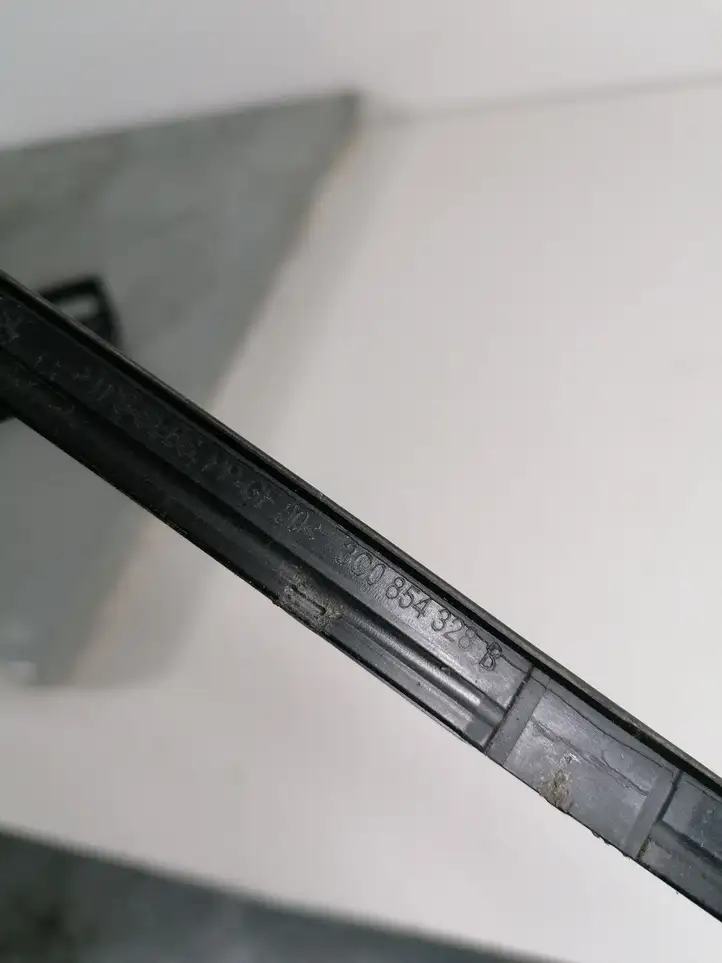 Volkswagen PASSAT B6 (2005 - 2010) 3C0854328B Накладка стоек лобового стекла — фото 2
