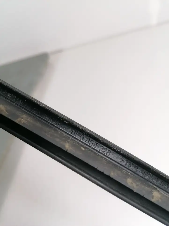 Audi A4 S4 B8 8K (2007 - 2011) 8K0854328 Накладка стоек лобового стекла — фото 2