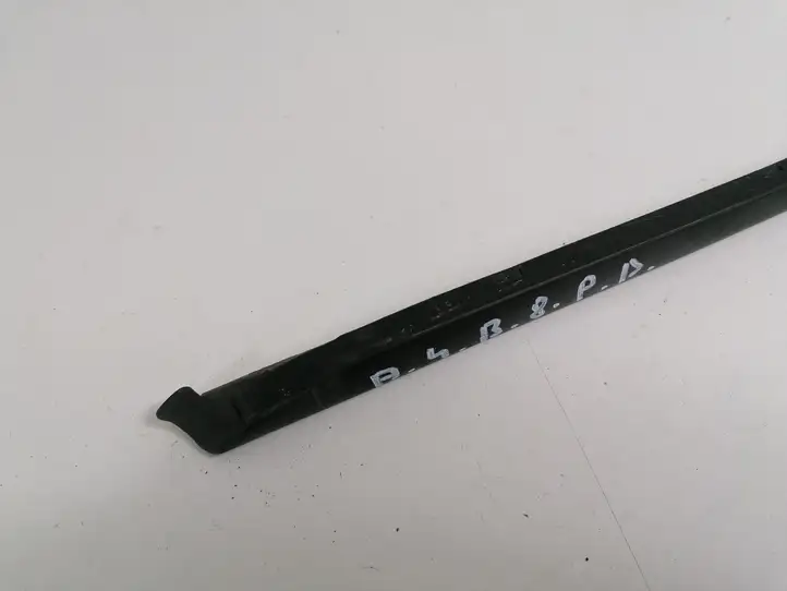 Audi A4 S4 B8 8K (2007 - 2011) 8K0854328 Накладка стоек лобового стекла — фото 3