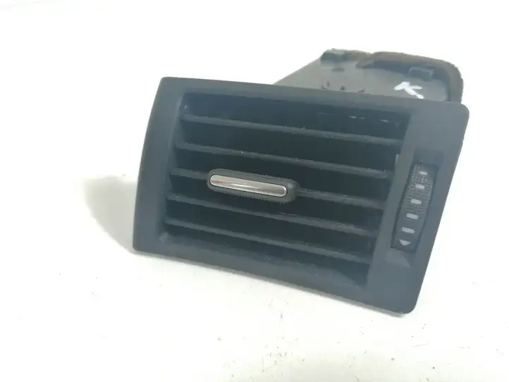 Audi A4 S4 B7 8E 8H (2004 - 2009) 8E0820901F Боковой воздушный дефлектор — фото 2