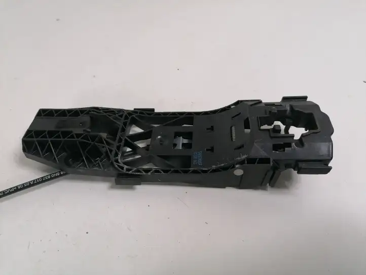 Volkswagen Tiguan (2007 - 2011) 5N0839885F Крепление наружной ручки передней двери — фото 3