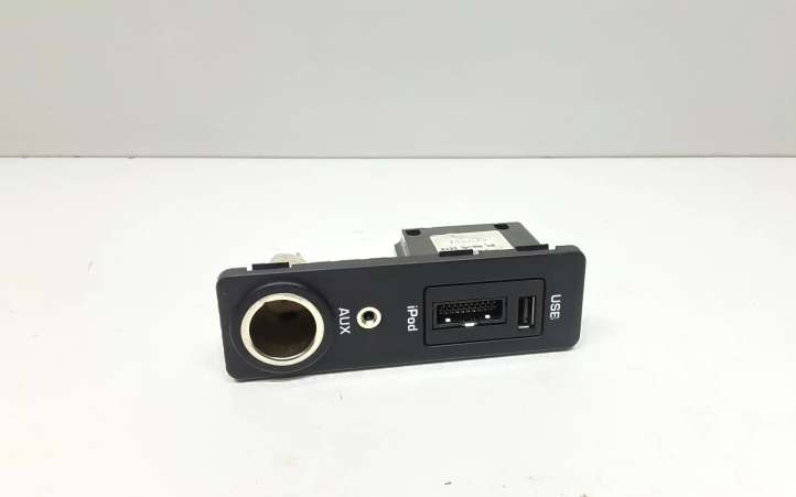 8X2319C166AB Jaguar XF X250 USB jungtis