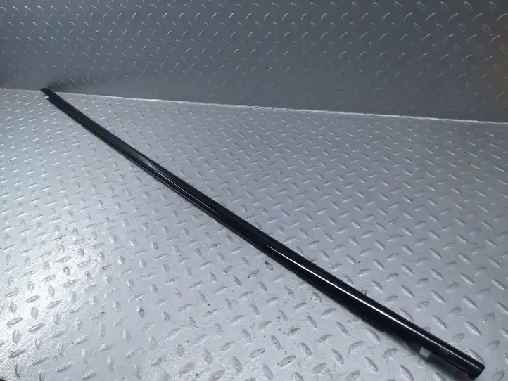 Volvo XC90 (2014 - 2019) 31845555 Накладка стекла задней двери — фото 3