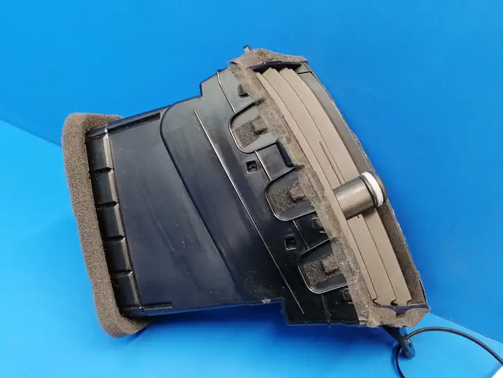 Nissan 370Z (2008 - 2014) 687511EA0A Боковой воздушный дефлектор — фото 2