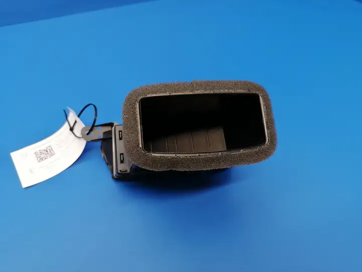Nissan 370Z (2008 - 2014) 687511EA0A Боковой воздушный дефлектор — фото 5