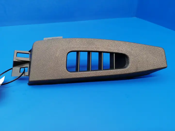 Nissan 370Z (2008 - 2014) 684201EA0A Боковой воздушный дефлектор — фото 1