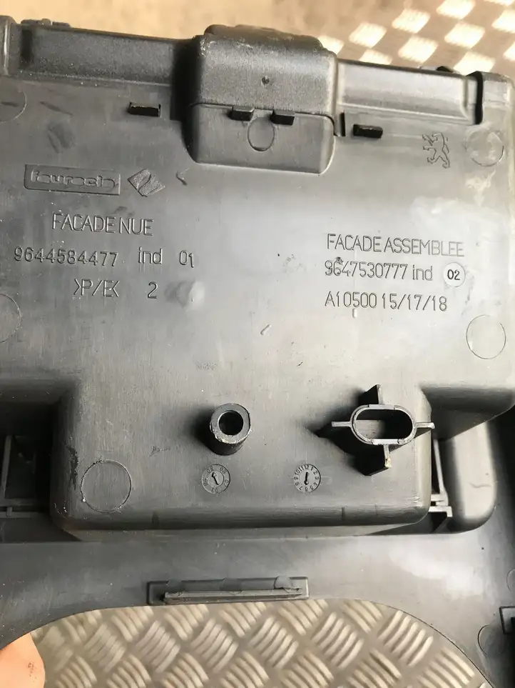 Peugeot 407 (2004 - 2011) 9647530777 Задняя пепельница — фото 3