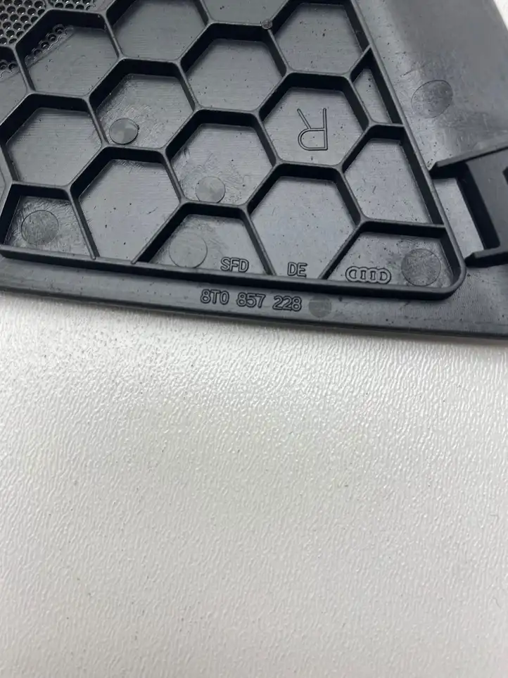 Audi A4 S4 B8 8K (2007 - 2011) 8T0857228 Накладка бокового динамика — фото 2