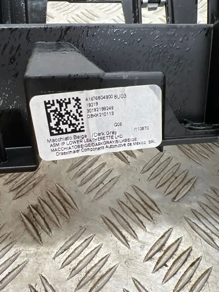 Mercedes-Benz GLE W167 (2019 - ) A1676804900 Нижняя отделка панели приборов — фото 7