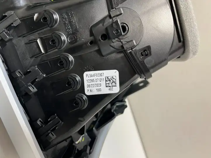 BMW X5 G05 (2018 - ) 5A4F830 Воздушная решетка панели — фото 4