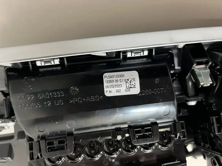 BMW X5 G05 (2018 - ) 5A4F830 Воздушная решетка панели — фото 5